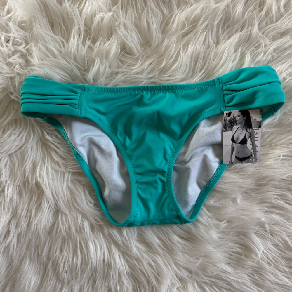 NWT Victoria’s Secret low rise bikini bottoms